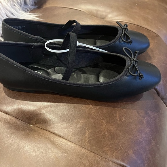 NWOT Kenneth Cole Reaction Myra Flats 7.5 and 9 - Picture 6 of 8